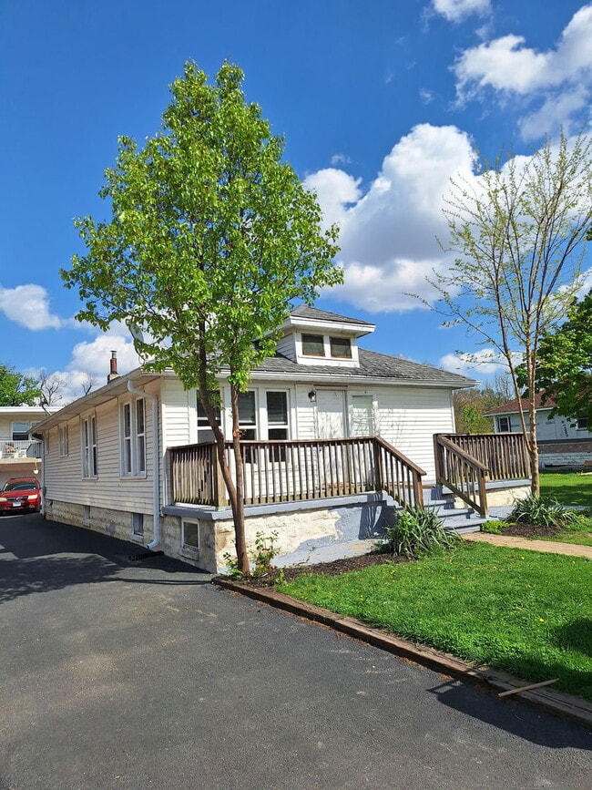 Building Photo - 120 Peale St