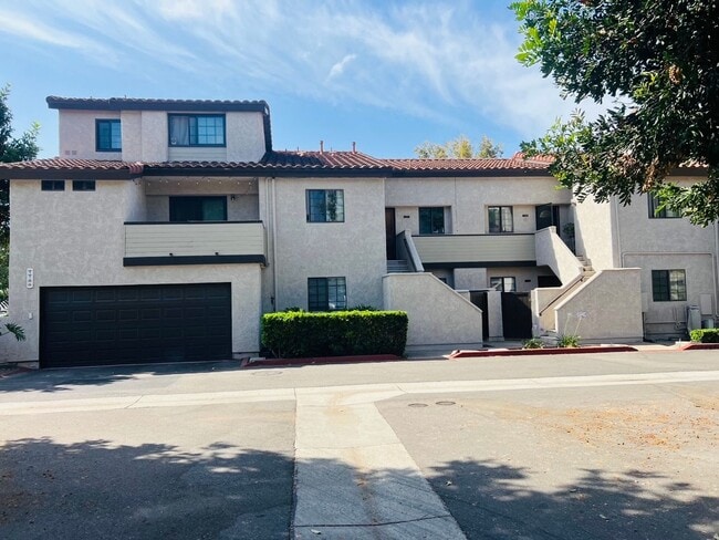 Building Photo - Luxury Living Awaits: Stunning Remodeled C... Rental