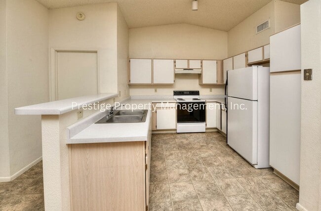 Photo - 3/2 Beautiful Rita Ranch Home With Open Design!!!