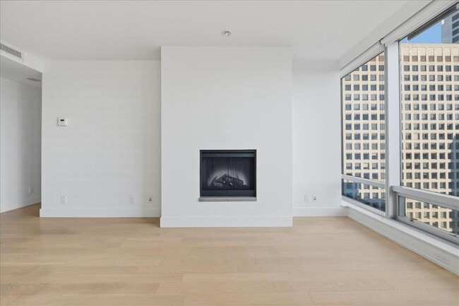 Photo - 1111 Alberni St