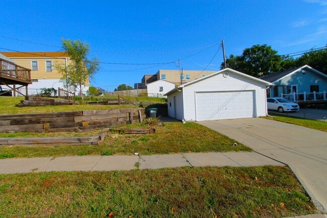 Photo - Large 3 bedroom with Open Floor Plan! Close to all the shopping and dining of Aksarben! Close to ...