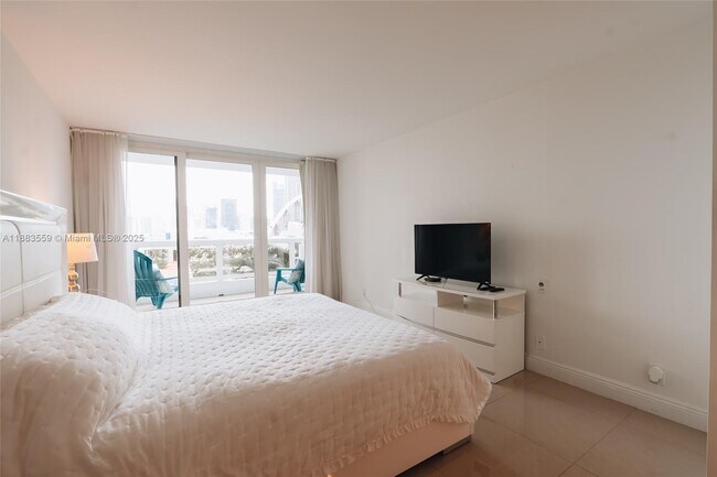 Building Photo - 1717 N Bayshore Dr Unit A-1253 Rental
