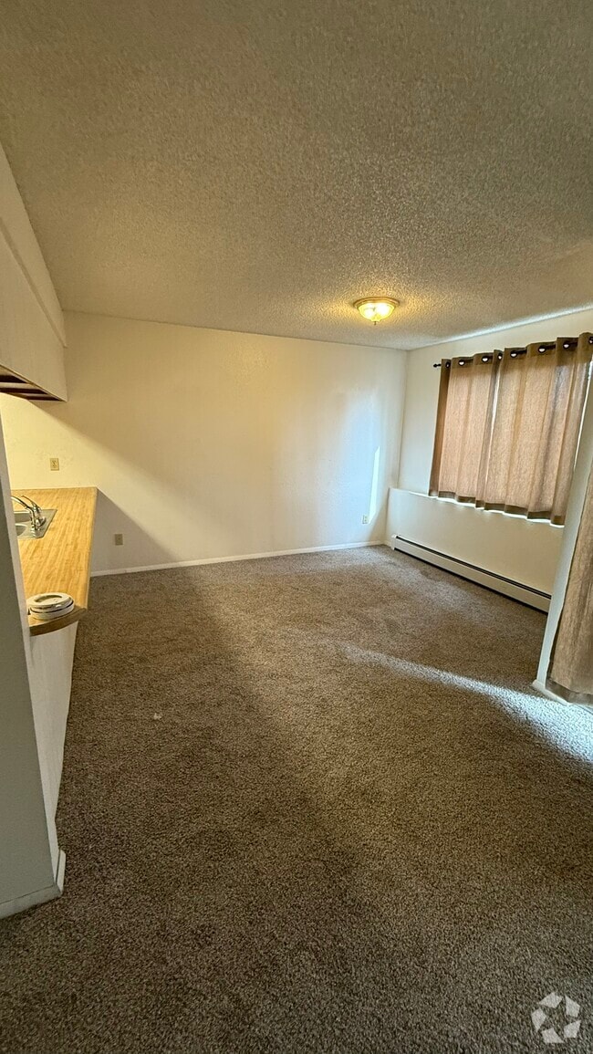 Building Photo - 834 E Cedar Ct Rental