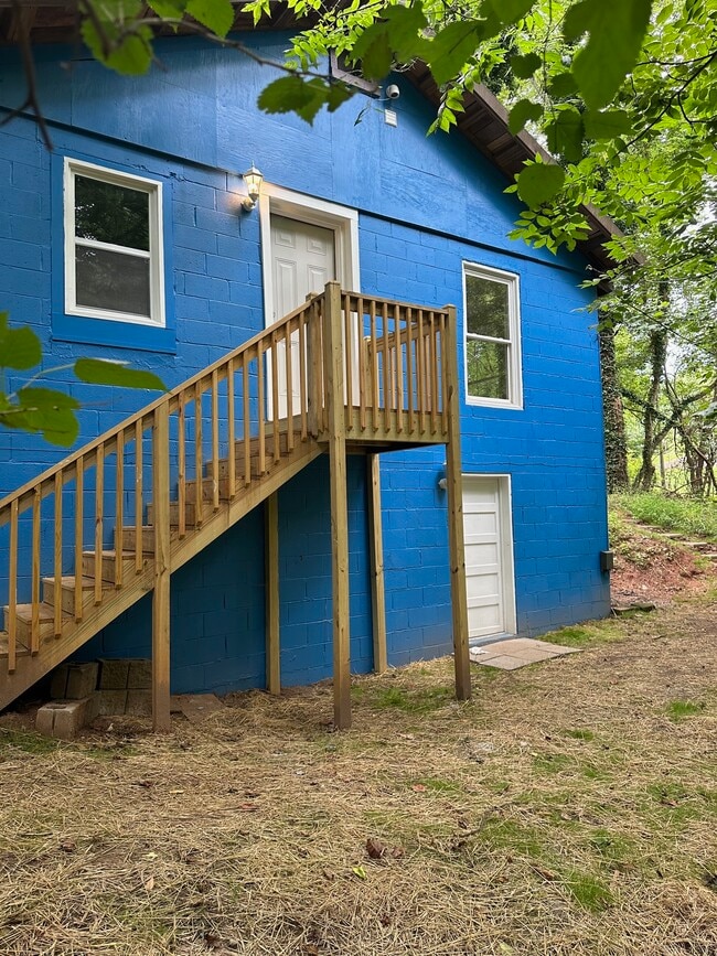 Parte trasera de la casa - 405 Atchison Blvd Unidad A