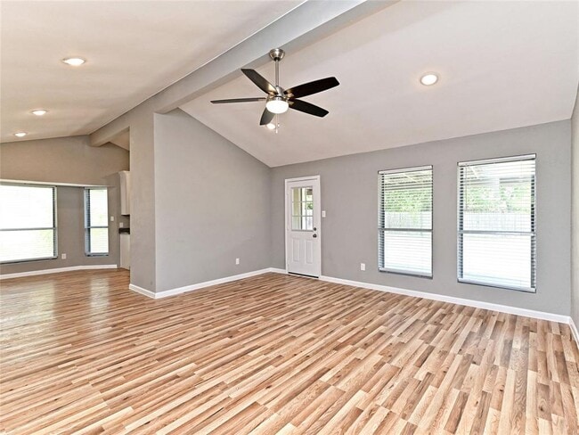 Photo - 4004 Jaffna Cove