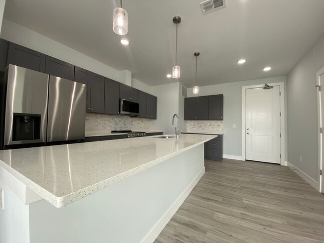 132 E University Ave Unit 203