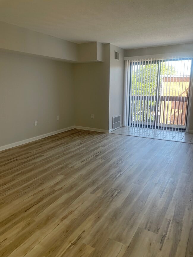 Photo - 2400 Harbor View Dr Unit 2400 harbor view dr