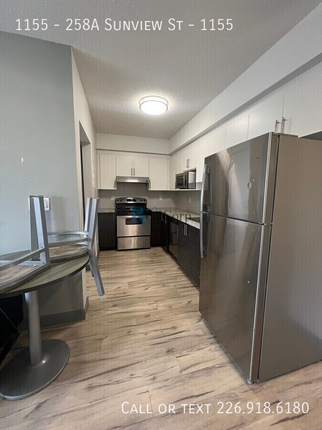 Photo - 258A-258A Sunview St