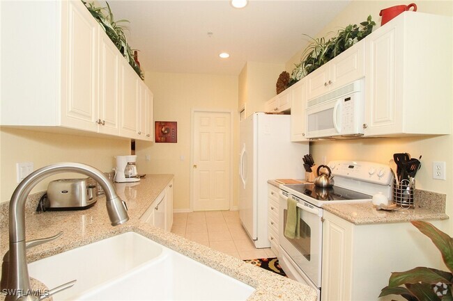 Building Photo - 4615 Hawks Nest Dr Unit B-201 Rental