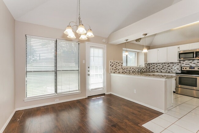 Photo - 3309 Country Creek Ln