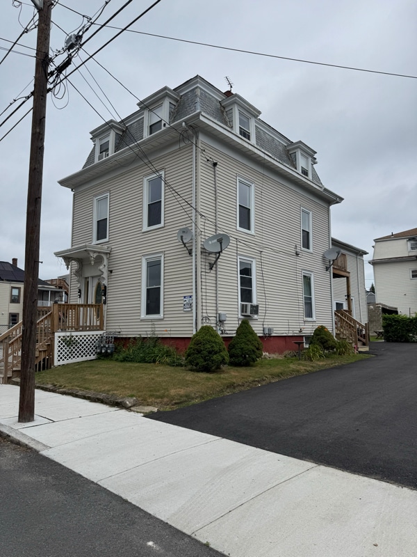 Building Photo - 127 Portland St Rental