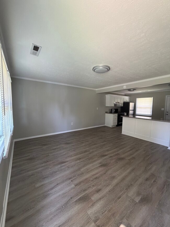 114 Longwood Ln