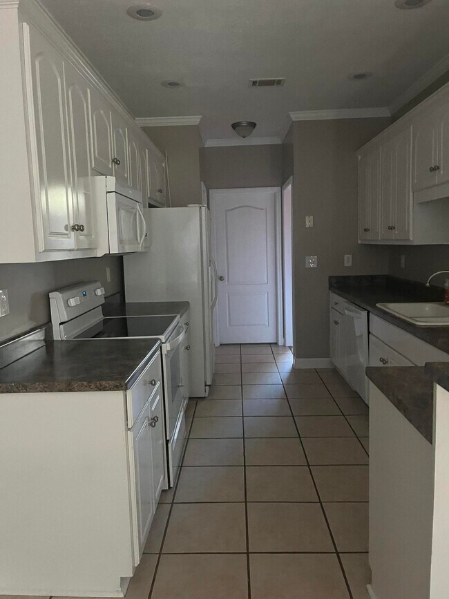 Photo - 110 Stratford Ln
