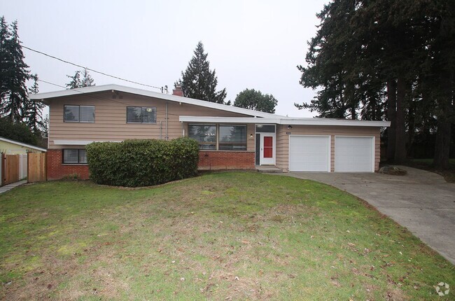 Building Photo - FULLY RENOVATED 3 BED, 2 BATH BELLEVUE HOM... Rental