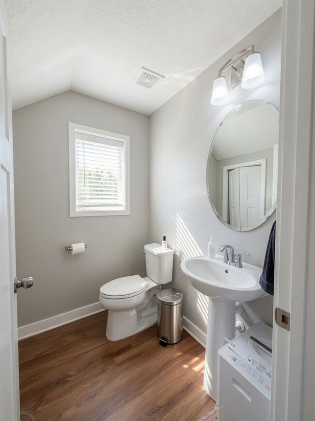 Photo - Pristine 3bed 3bath Townhome in Woodbury!