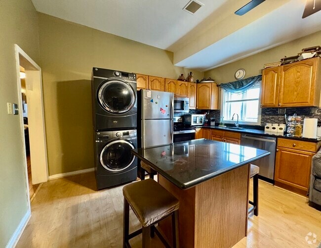 Building Photo - 64 Washington Ave Unit 2 Rental