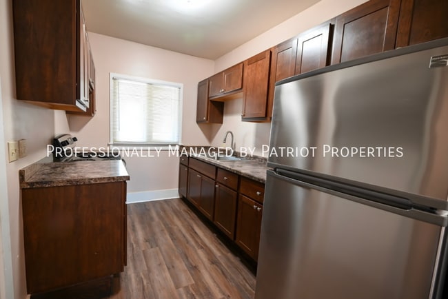 Building Photo - 1200 1/2 Superior Ave-1 (front) Unit 1 (front)