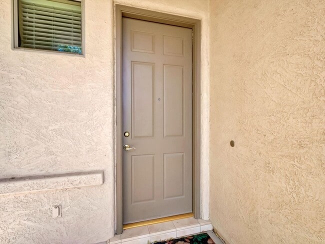 Building Photo - stunning 4-bedroom, 2-bathroom home