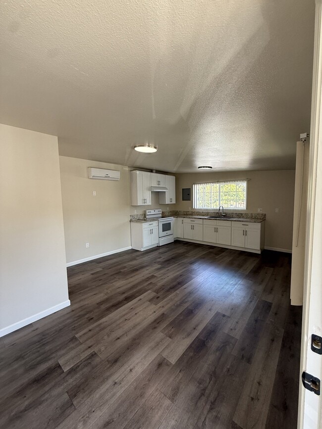 Photo - 948 N Van Ness Ave Unidad 948