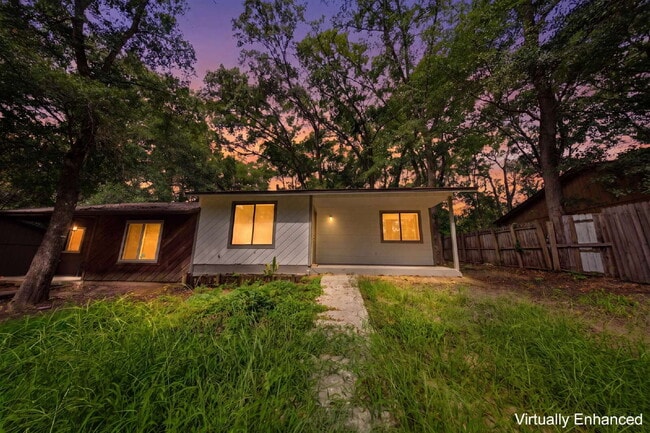 Photo - Recently Remodeled 2 Bedroom 1 Bathroom Duplex! BRAND NEW APPLIANCES! FRESH PAINT!