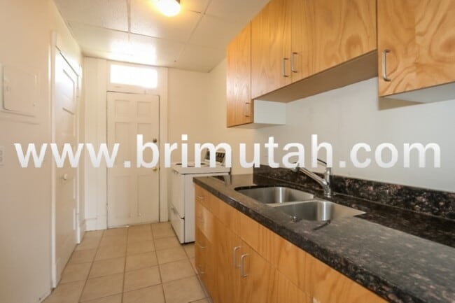 Photo - 273-275 S. 400 E. - 10