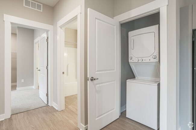 2 BR, 2 BA - 900 SF