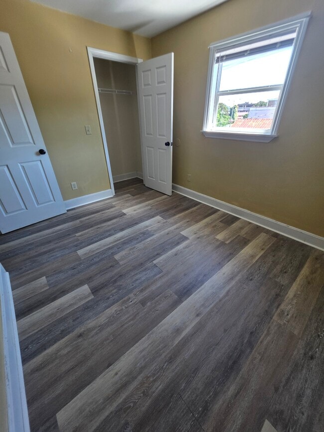 201 W 2nd St Unit 1/2
