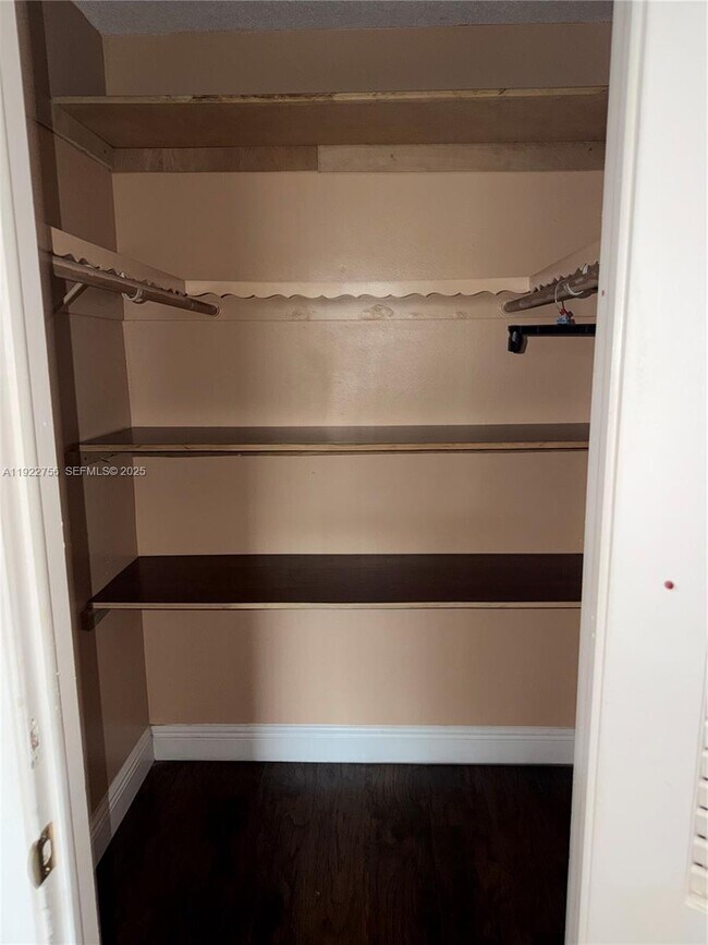 Photo - 4042 NW 19th St Unit 305