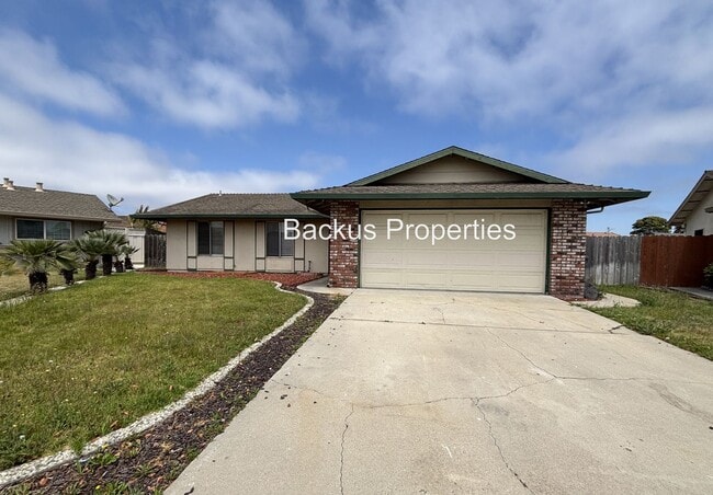 Spacious fenced yard - Three bedroom home ... - Spacious fenced yard - Three bedroom home ...