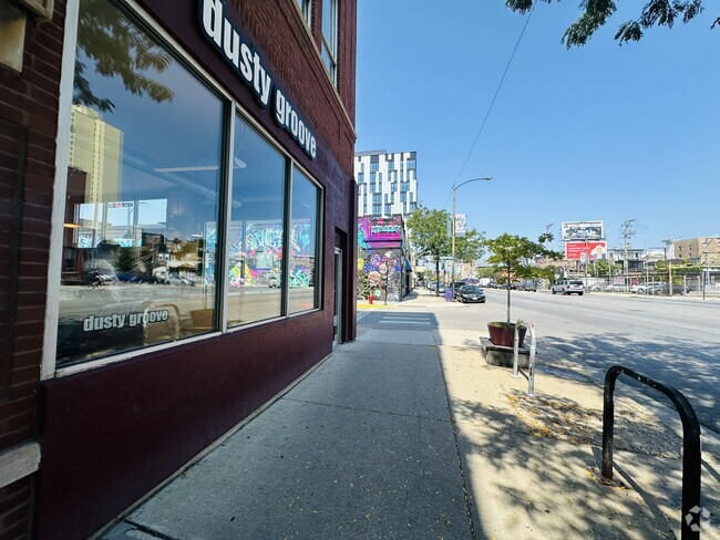 Building Photo - 1104 N Ashland Ave Unit 1R Rental