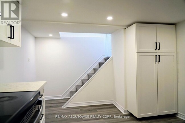 Photo - 93 E 31st St