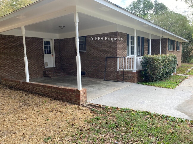 Photo - 194 Clairmount Dr SE