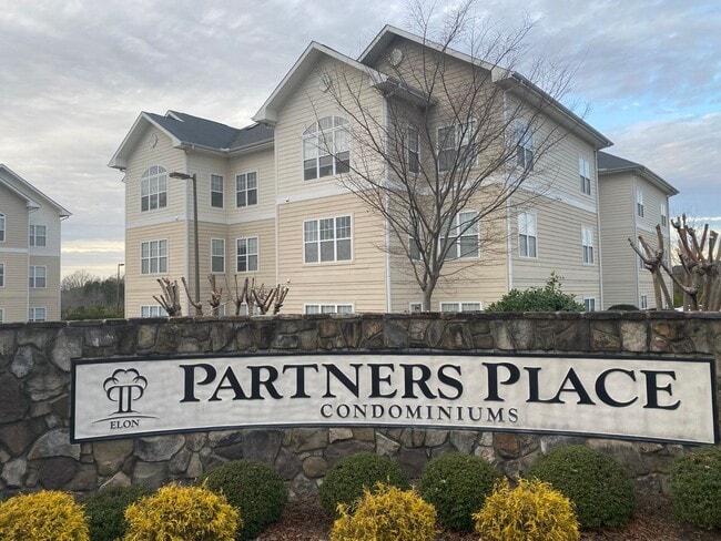 Building Photo - 100-100 Unit Room 2 - Room 2