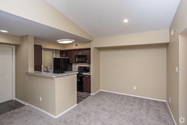 2BR, 1BA - 886SF