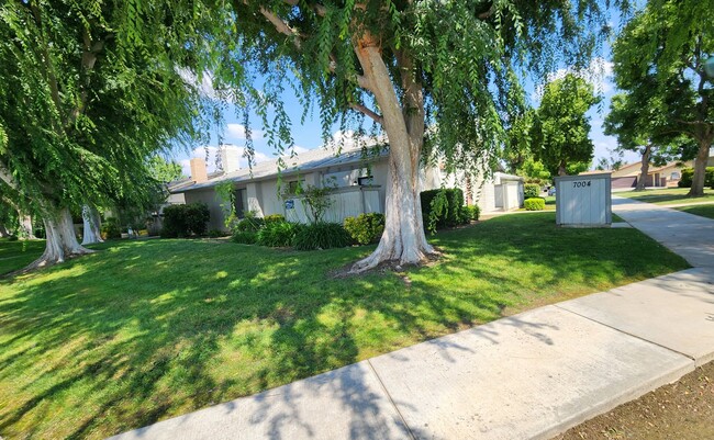 Building Photo - 7004 N Half Moon Dr Unit B Rental