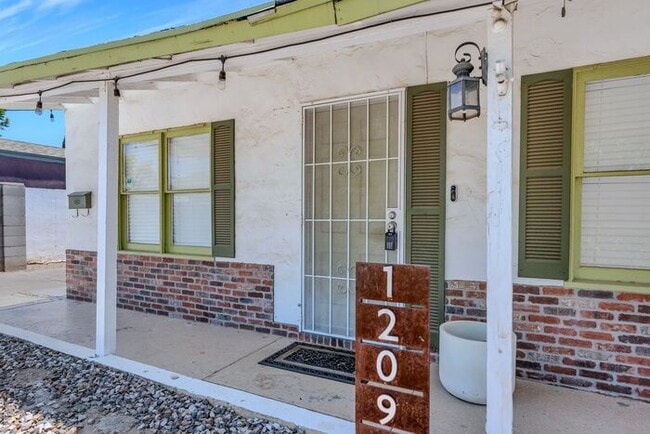 Photo - Charming home located in a highly convenient central Phoenix area