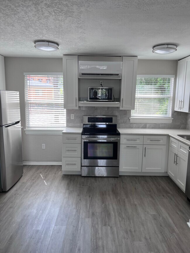 Photo - 1030 Delaney Ave Unit B