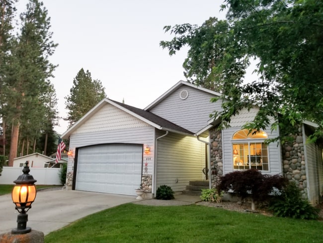 Photo - 404 S Chinook Cir House