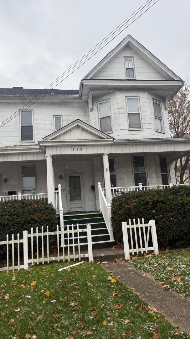 Building Photo - 318 Center Ave Unit 1