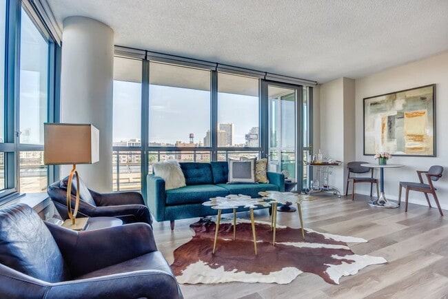 Photo - 410 N Milwaukee Ave Unit 2