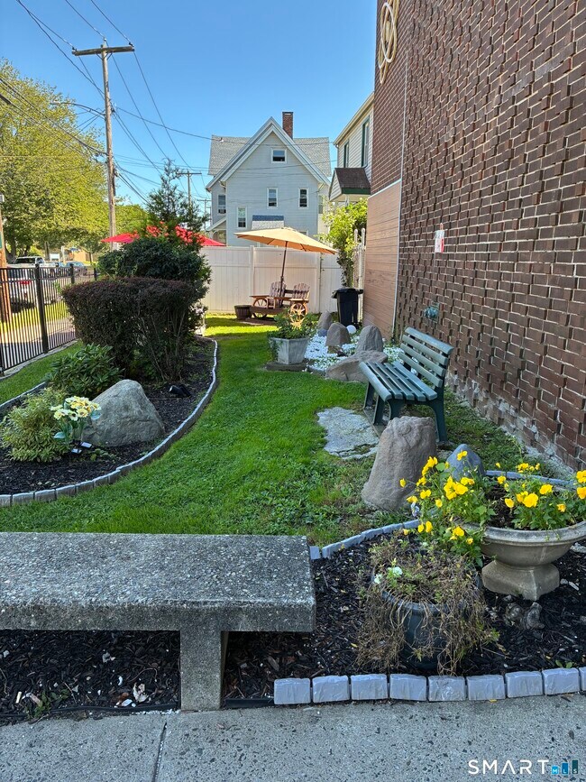Photo - 393 Laurel Ave Unit 102