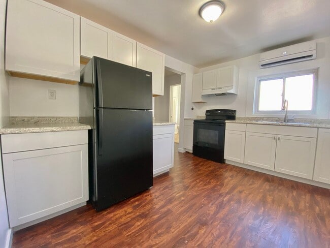 Building Photo - 432 Albany Ave Unit 1