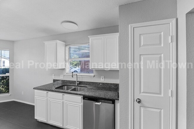 Photo - 6100 Wall St