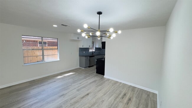 Photo - 829 Canfield St