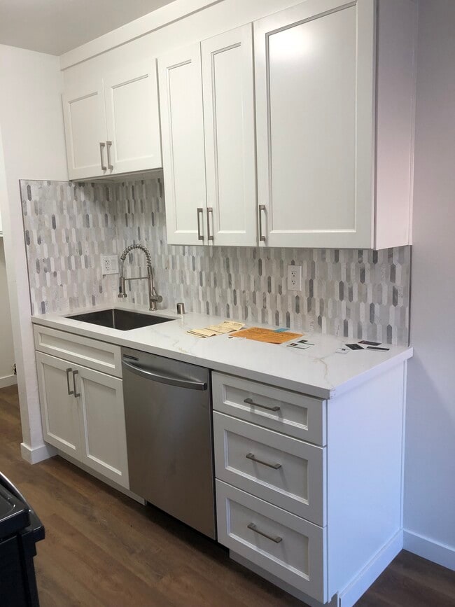 Building Photo - 480 Corcoran Ave Unit 3 Rental