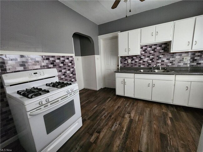 Photo - 11321 Parkview Ave