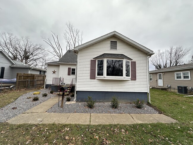 Building Photo - 939 Cunningham-