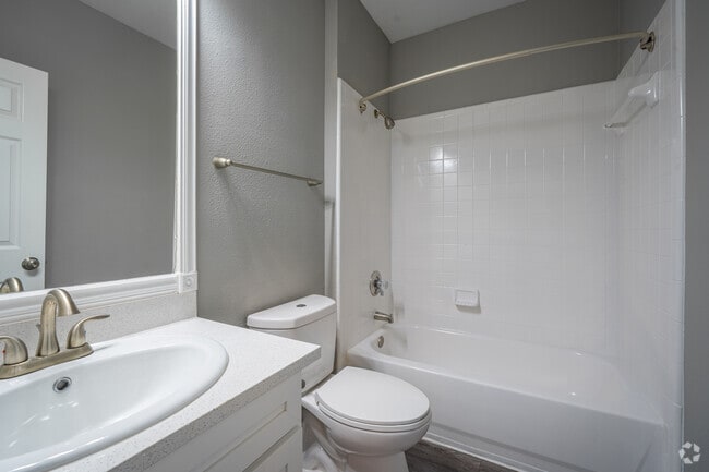3BR, 2BA - 1299SF - Baño 2
