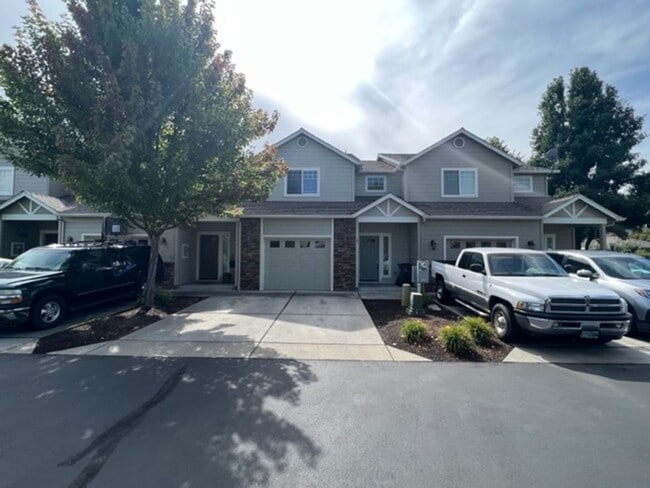 Photo - 3 BEDROOM TOWNHOME/ FENCED YARD/ ATTACHED GARAGE