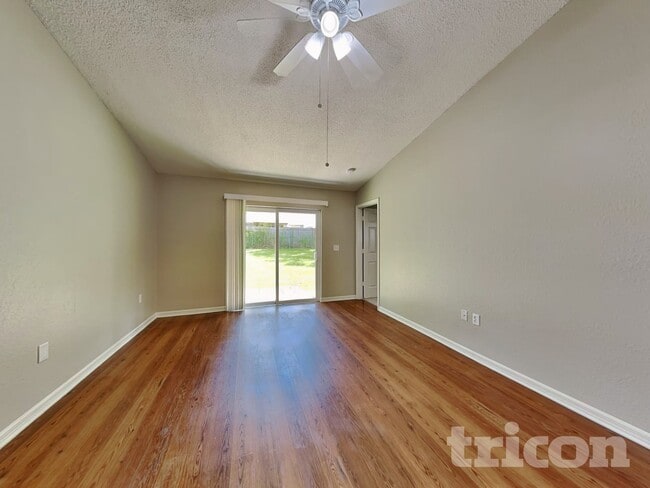 Photo - 7833 Manor Dr